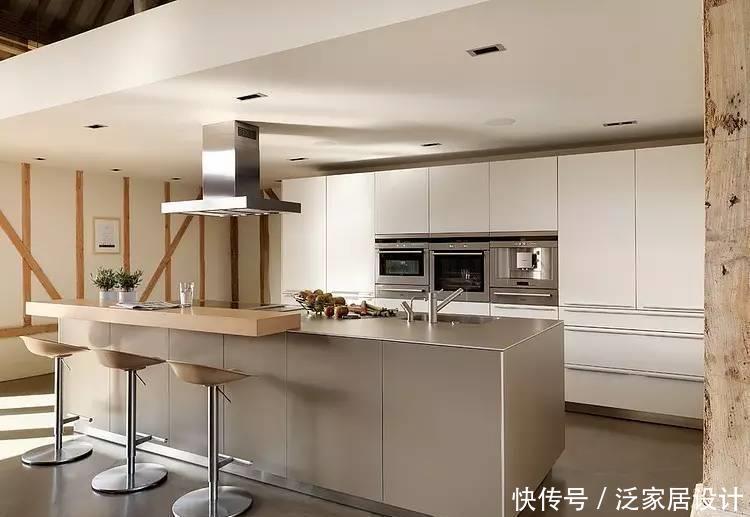 出自|井柏然的上千万豪宅,餐桌椅均出自欧洲品牌设计师之手,就是高端