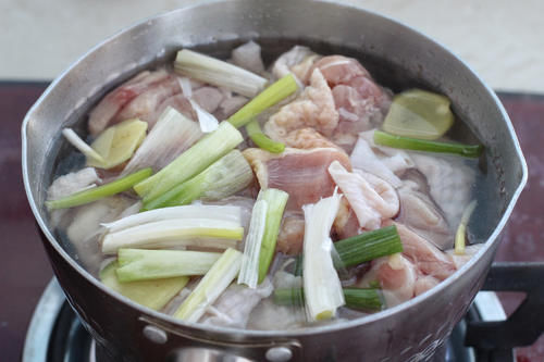  比黄焖鸡还好吃的辣炒鸡块，麻辣鲜香肉质不柴不硬，就是太费米饭