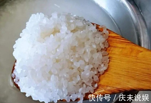 技巧|蒸米饭不要只懂加水,牢记2个技巧,蒸出的米饭更好吃,特别实用
