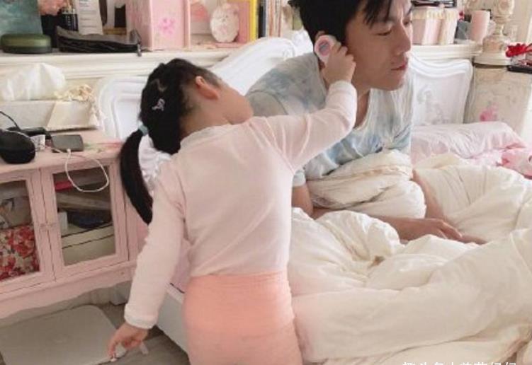 女孩|20岁女孩和爸爸开一间房,男朋友怒提分手,是谁三观不正?