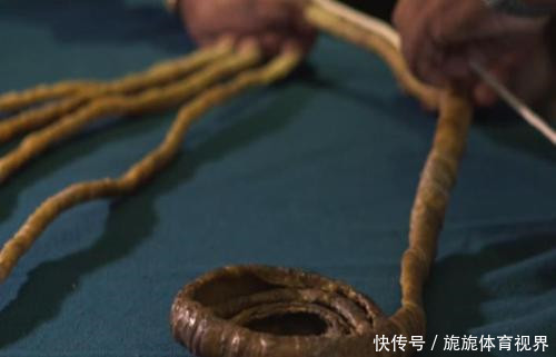 手指|印度老人66年没剪指甲,将指甲捐博物馆后,不料手指却有了新变化