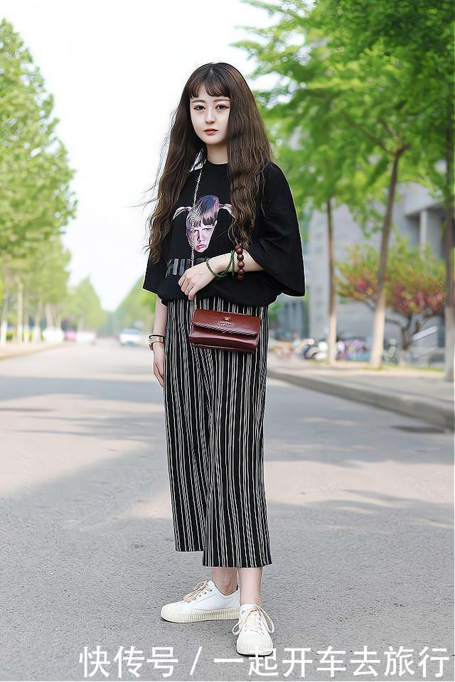 你还在穿牛仔裤吗早过时了!来看看今年流行的“阔腿裤”吧