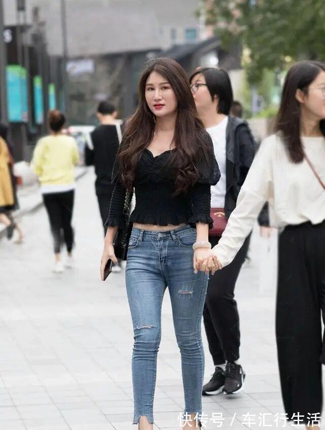 低腰裤|没了“塞裤腰”穿法,同样时髦又束腰,别忽视了其中的细节!