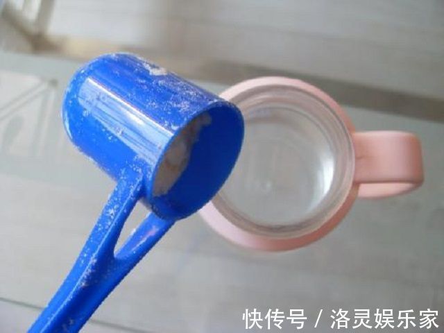 水温|还在用这种方式，给孩子冲奶粉吗很容易造成贫血，宝妈上点心吧