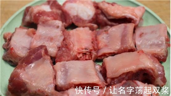 买排骨时,选“肉多”还是“肉少”的好?老板娘无意透露了底