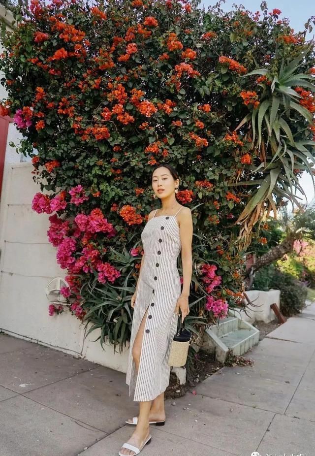  连衣裙|忘掉高跟鞋，“连衣裙+平底鞋”才是夏季王炸组合
