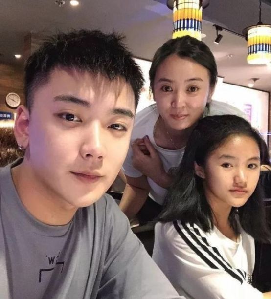 她是《变形计》最幸运的女孩，被大连妈妈收养，受尽城市哥哥宠爱