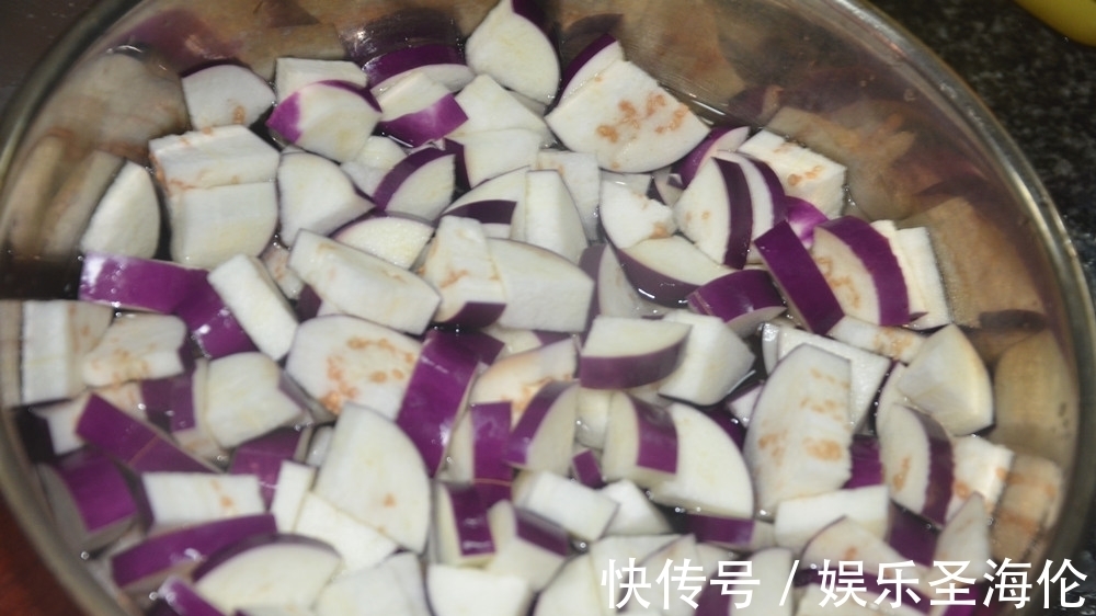 腌茄子|“腌茄子”最近火了，大厨教你这样做，简单快速，开胃又下饭