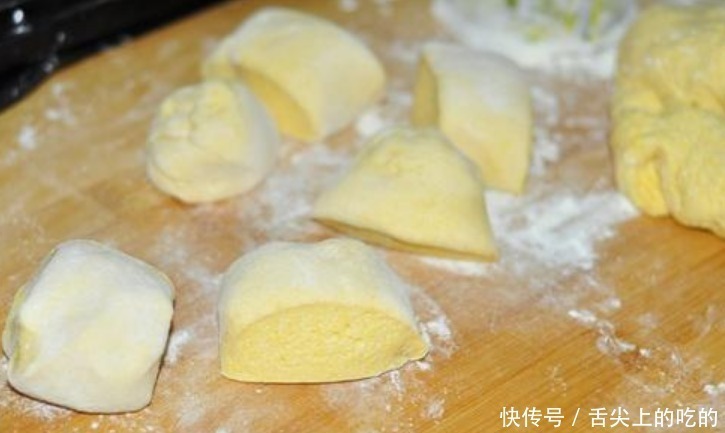 酵母|做玉米面馒头,牢记1个窍门,馒头香软不粗糙,比白面馒头更好吃