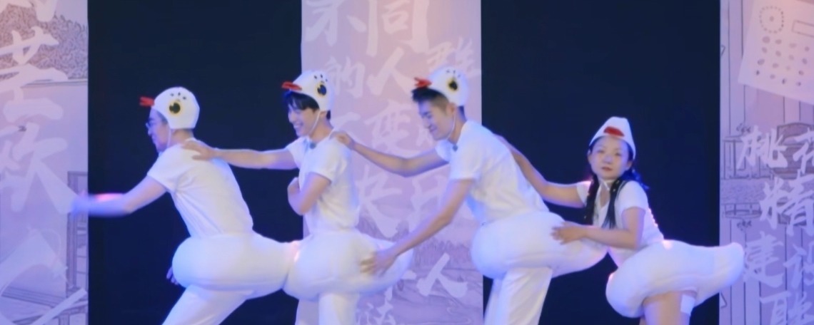 李雪琴控場能力有多強?現(xiàn)場掐辣目洋子話筒,郭麒麟被當小弟使喚