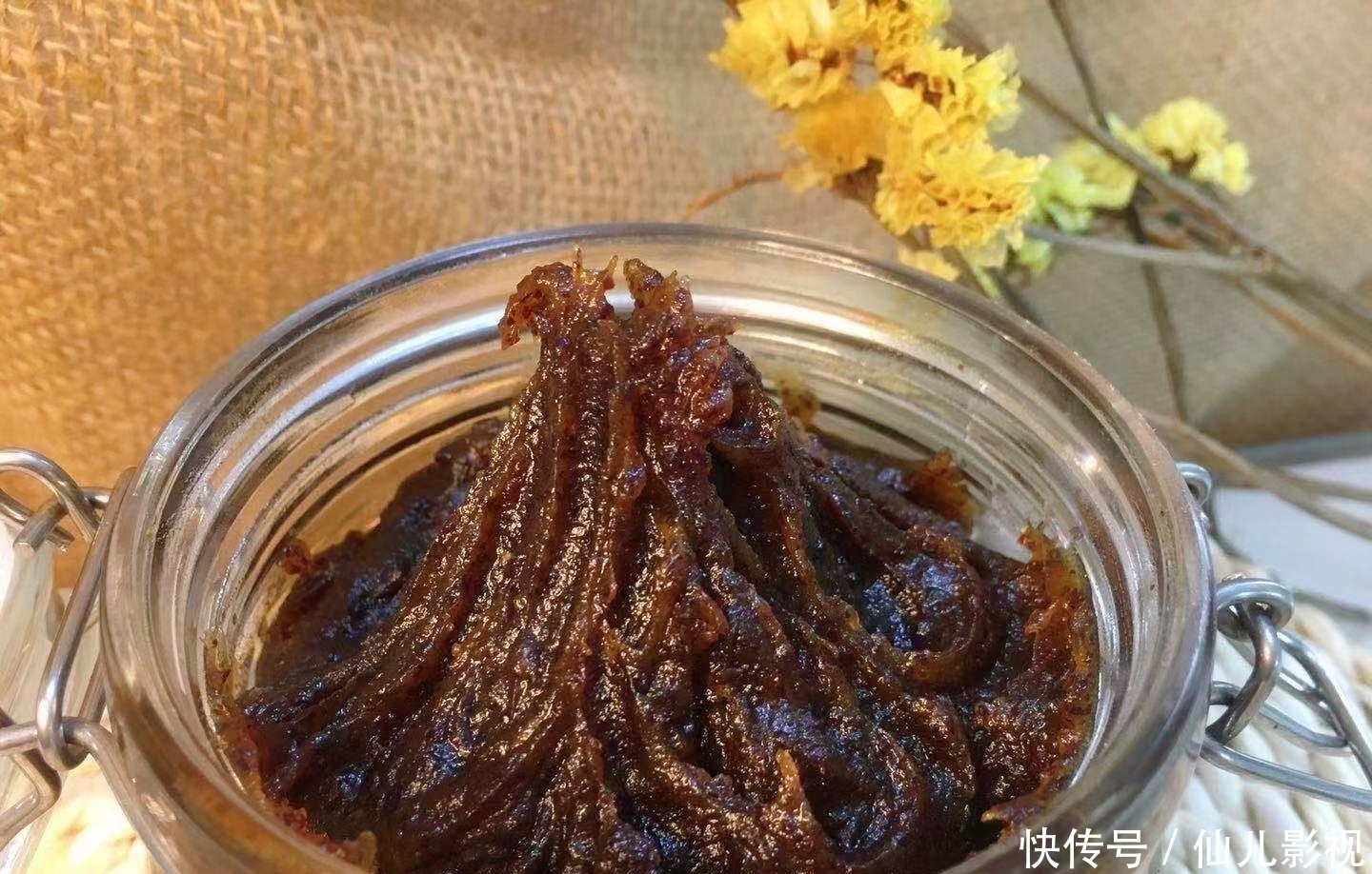 冬天女人手脚冰凉就喝它,每天一杯,驱寒又暖胃,做一次喝一个月