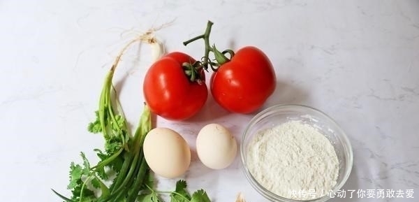 春末遇到此菜别手软,堪称植物“美白丸”,常吃晒黑的皮肤也白了