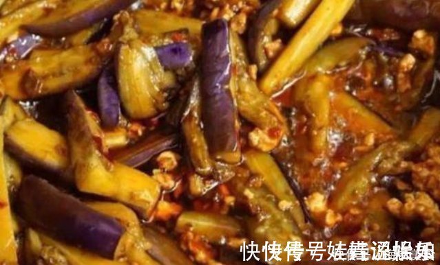茄子炒软|炒茄子时,先放油就错了,饭店大厨教你1招,茄子不吸油还香嫩