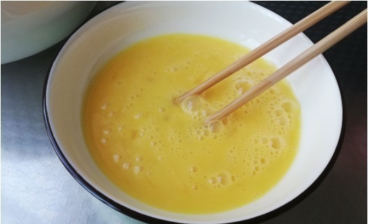葱花鸡蛋饼|3个鸡蛋，一碗面，教你15分钟解决全家早餐，简单好吃，详细做法
