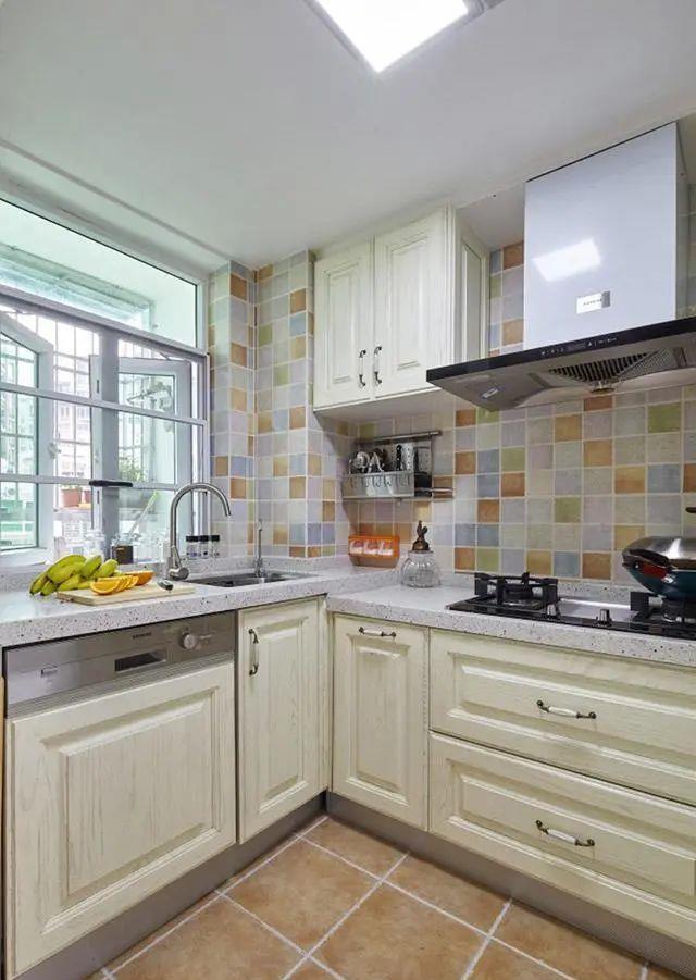 地板|新房装修时老婆鬼点子多，用剩下的地板装电视墙，省下好几千