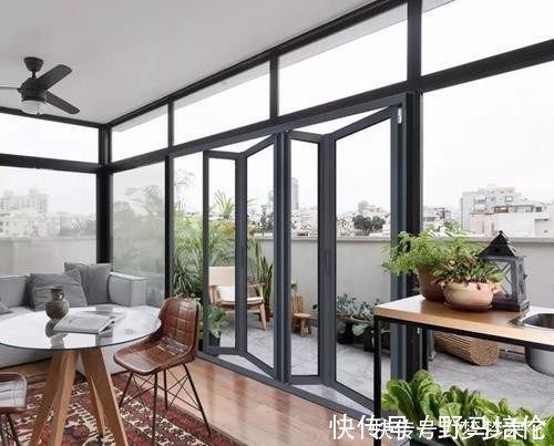 推拉门|家中阳台不要装推拉门了,装这种实用不占空间,不得不感叹聪明