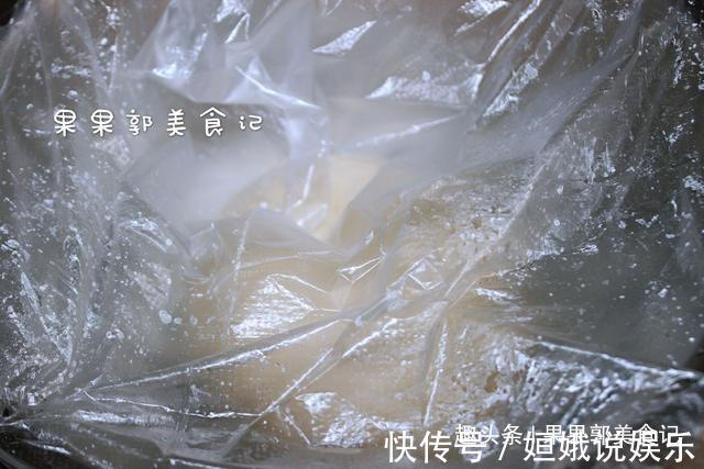 烙饼时，有人烫面，有人抹油，其实都不对，大厨教你正确做法