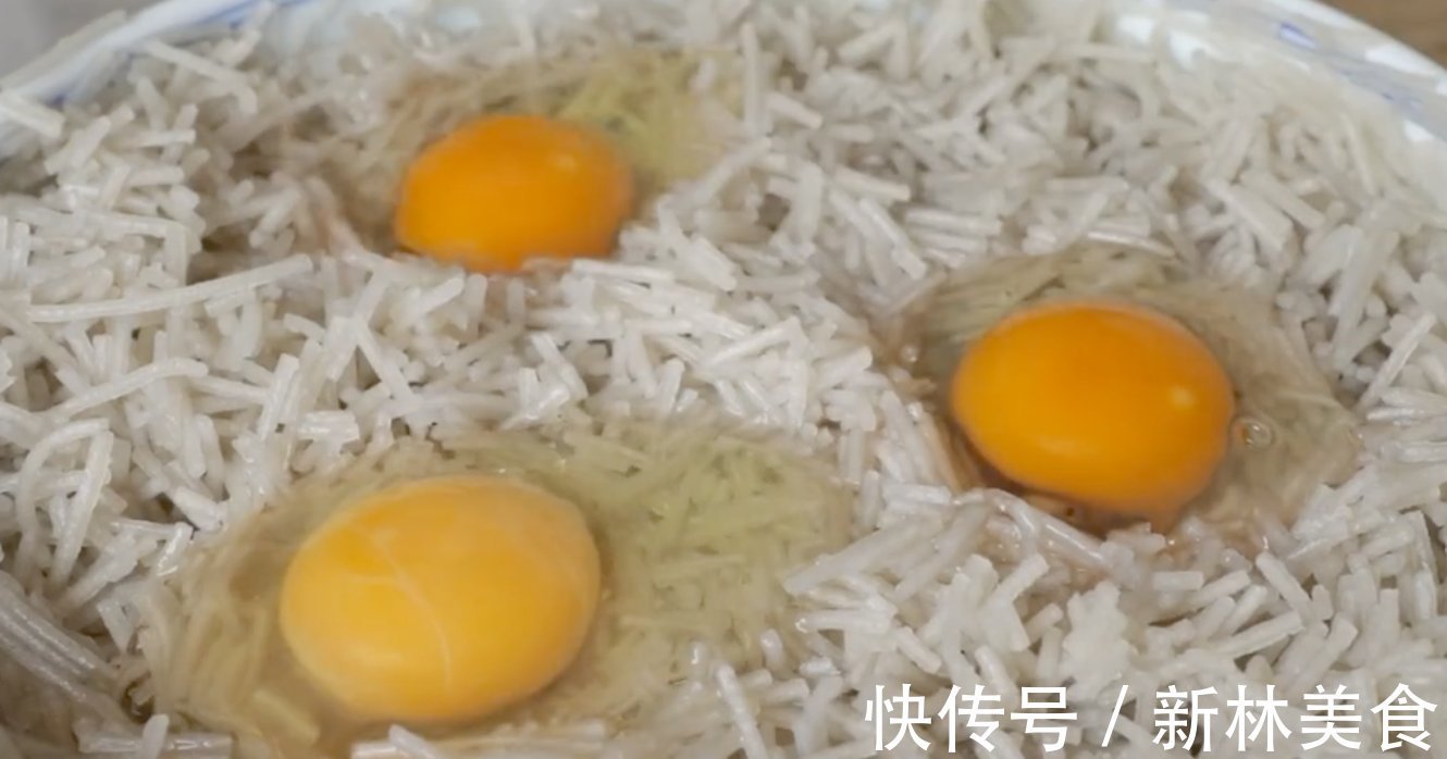 酥脆|粉条不要炖着吃了,咱们换个新吃法,一口酥脆,一碗下去真舒坦