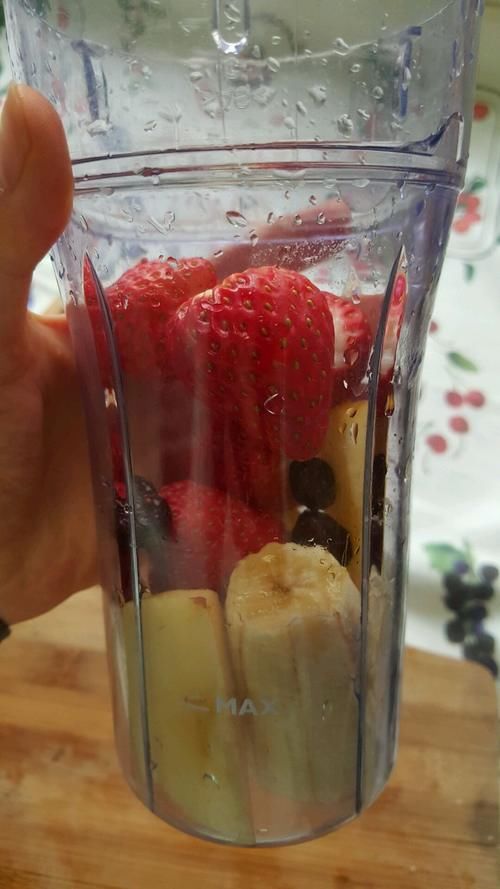 水果和酸奶的完美组合，入口丝滑，孩子们喜爱的甜品