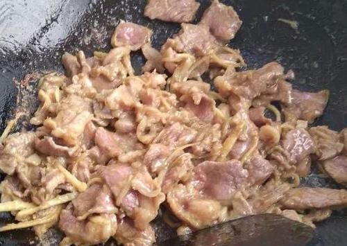 大葱|天冷这道菜要多吃，三两下炒一盘，营养解馋，家人常吃增强抵抗力