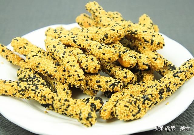 芝麻|想吃芝麻条别再买了，厨师长教你做法和技巧，香酥焦脆，一看就会