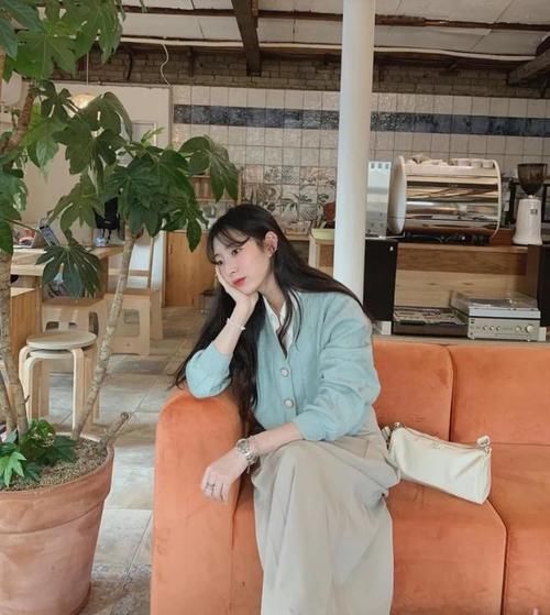 衬衫 + 衬衫，衬衫 + 薄外套，今春照着穿，稳赢