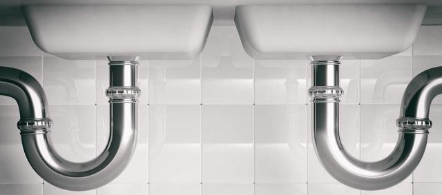 下水道又被油污堵住，别再用热水冲了，一个小妙招，让它顺畅无阻