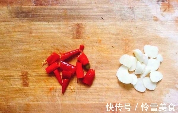 炒茄子还在加酱油?换成“它”,茄子一点不黑,不油更入味