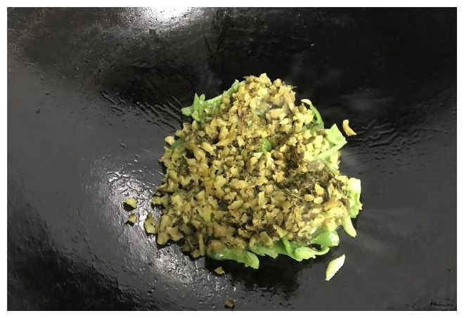 睡眠不好的人要多吃这菜,2分钟教你做,香辣开胃没腥味,超下饭