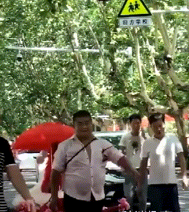 期望|搞笑GIF:10.丈母娘期望女婿的年薪500万左右吧