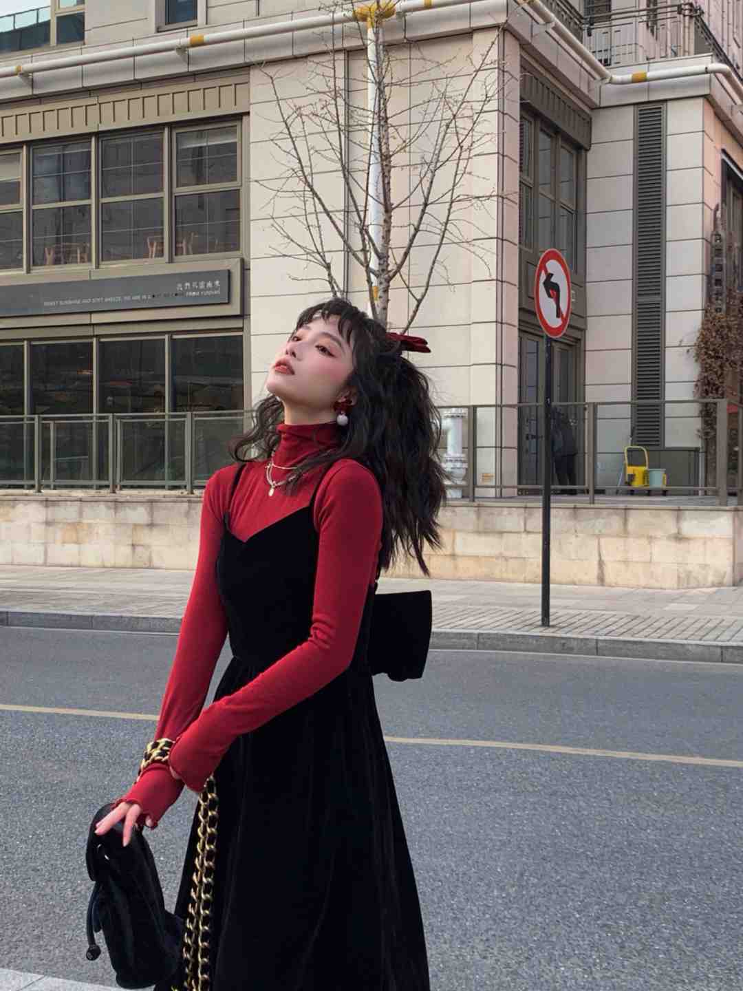 单品|黑红色怎样搭才不落入俗套?试试“内红外黑”,就知道有多牛了