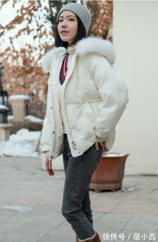 穿搭 2022不流行露脚踝,聪明女人更爱“塞裤脚”,这样穿搭时髦又显瘦