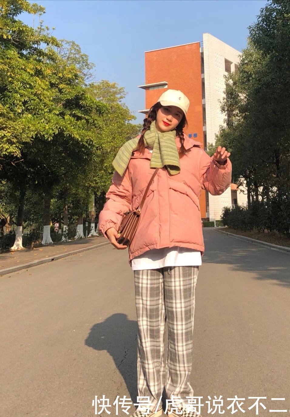 谁说格子“老土”？格子裤的时尚穿法了解一下