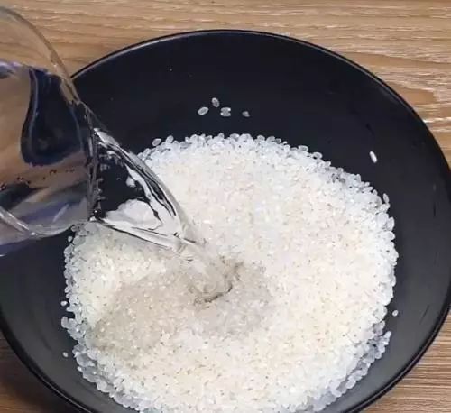 冷天|冷天,大米别煮粥了,学会新吃法,三天两头就做,每次一锅不够吃