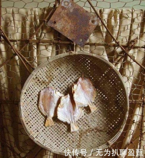 改画|他画吸铁汤匙卖41万,觉得没劲,改画咸鱼,太逼真让人惊叹不已