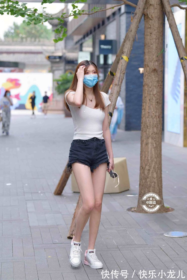 减龄 简单方便的打底裤穿出女神气质,穿出雅致的高级感,俏皮减龄