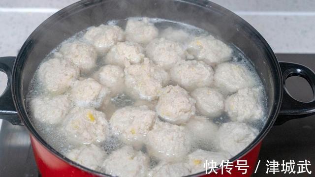 萝卜和它一起炖,味道特别鲜!热腾腾端上桌,营养下饭,吃完暖和