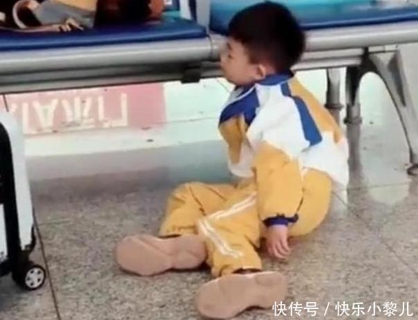 小公主|爸爸喂女儿吃西瓜,当镜头转向儿子,网友笑得手抖:儿子捡的吧