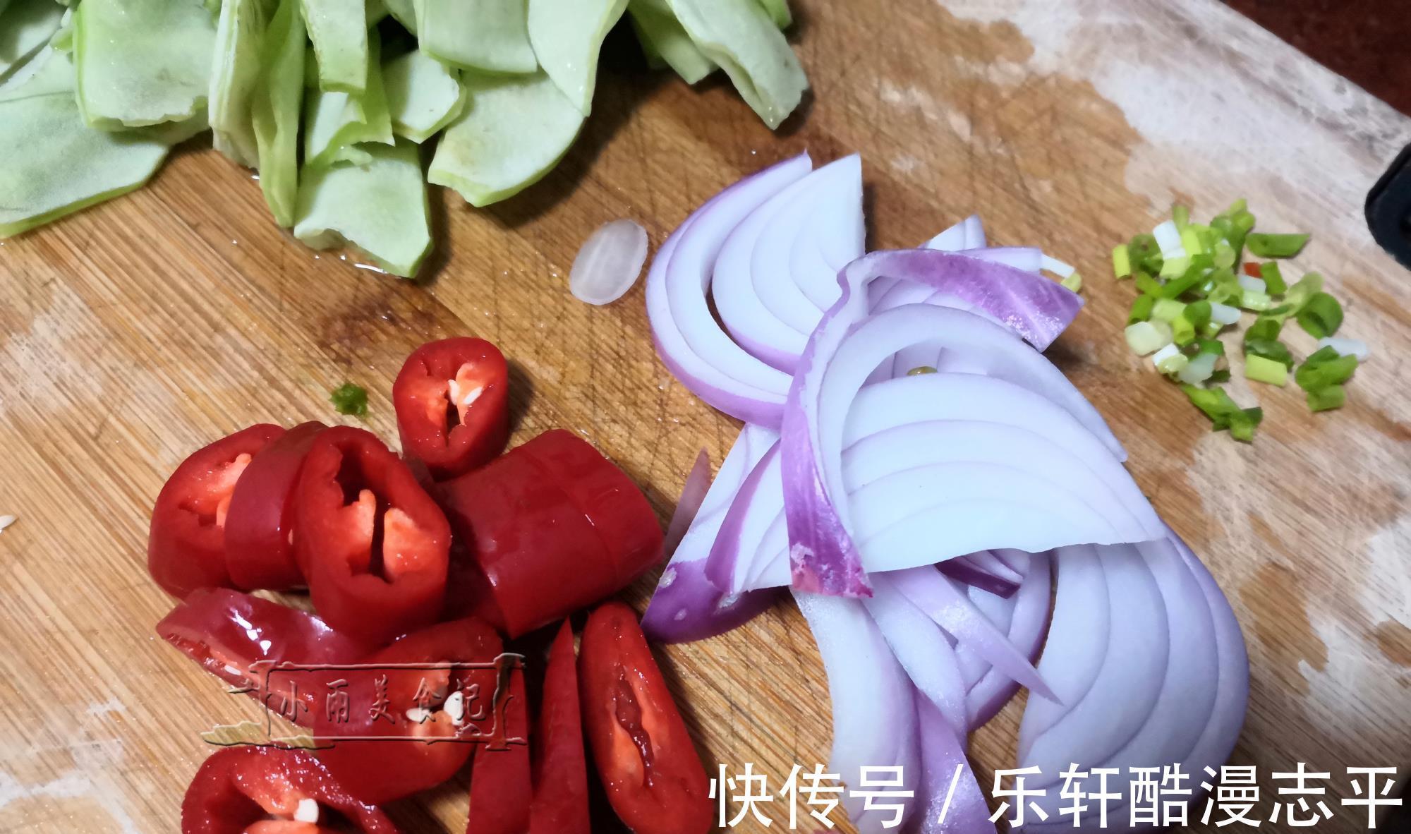 香菇豆|三伏天来了，要多吃这碱性蔬菜，应季食材多吃它，平安顺利过夏天