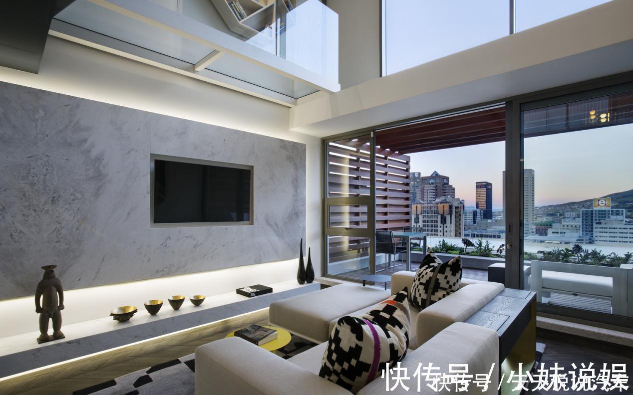 挑空|买顶楼层高5米,挑空客厅改做loft,真没有看出来只有30㎡