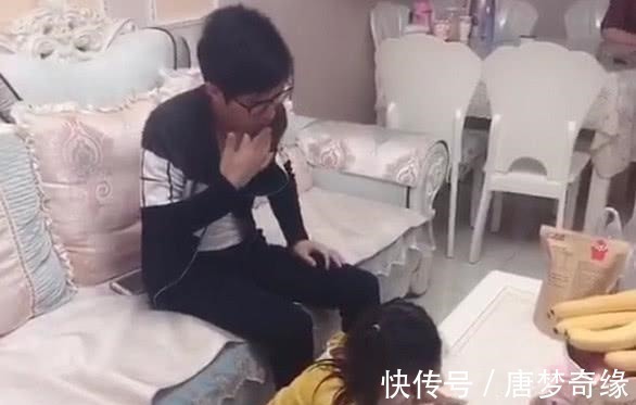 萌娃|“碎碎念奶爸”看娃写作业,萌娃突然间的暴脾气把奶爸吓得一激灵