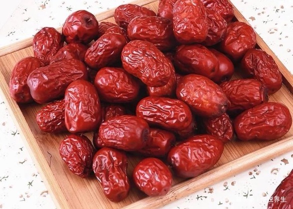 泡水|红枣搭配此物一起泡水喝,排出湿气,脸色红润,身体越来越健康