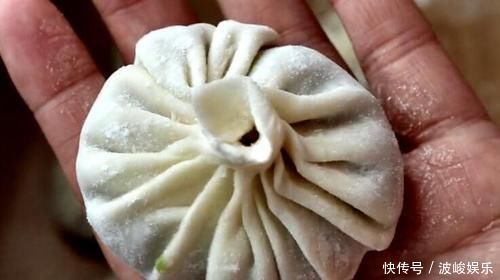 教你用饺子皮来做三种馅料的包子，做法简单，两口一个，真香