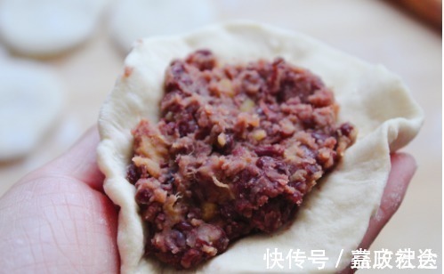 红薯|秘制豆沙包，别再放糖了，加点“它”营养又绵甜，蒸一锅不够吃
