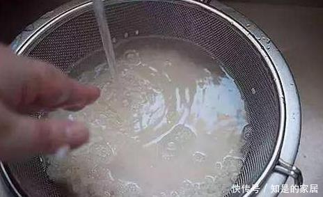 洗净|毛巾脏了别只会用洗衣液，学会这3招，多脏的毛巾都能轻松洗净！