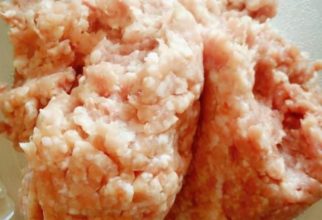 临近春节,可提前做好的菜,一次做一盆放冰箱中,随取随吃特省事