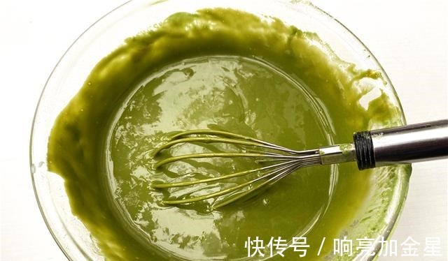 教你不开裂不塌陷,水光肌古早抹茶纸杯蛋糕,步骤详细一学就会!