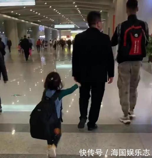 专业|爸爸为防止女儿走丢放出“大招”,专业坑娃,网友:你是魔鬼吗?