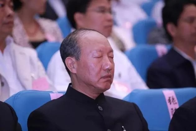陈峰|富力董事长掏80亿自救，陈峰因侥幸栽了，其他房企该“抄作业”了