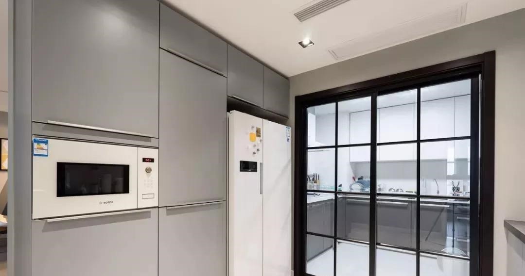 折叠门|为什么有钱人厨房不装推拉门?头次见这种设计,真后悔我家才知道